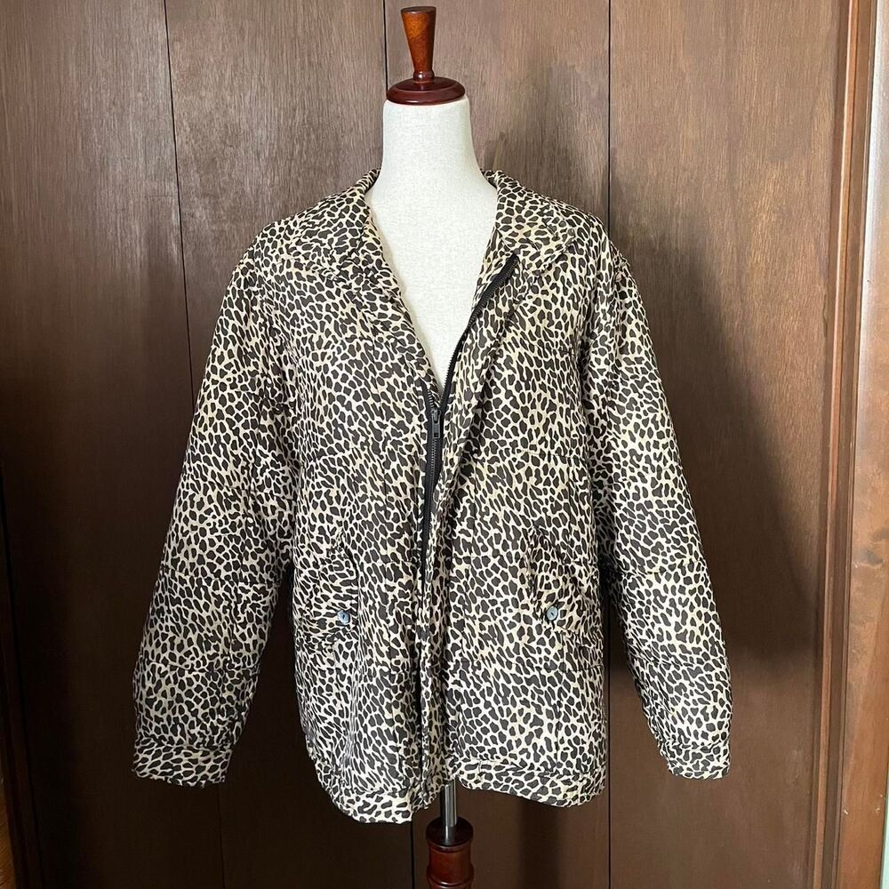 VTG Silk Cheetah Print Clio Puffer Jacket with Mother of Pearl Buttons